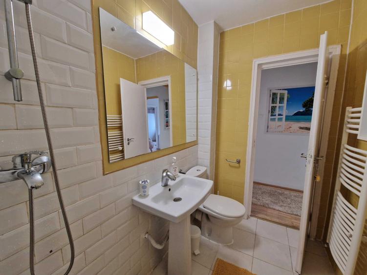 Apartament cu 3 camere decomandat în Ultracentral