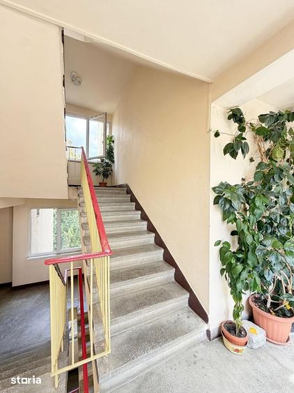Apartament cu 4 camere semidecomandat în Decebal