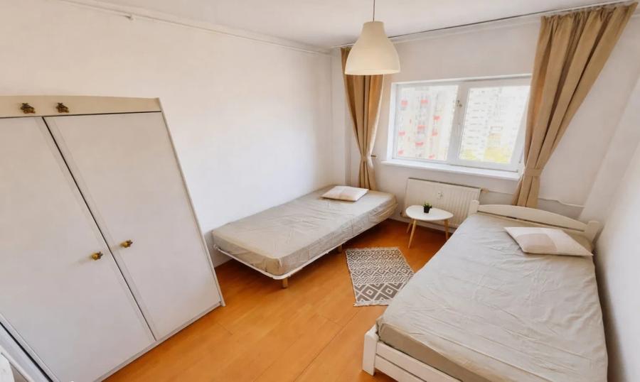 Apartament cu 3 camere decomandat, mobilat în Tineretului