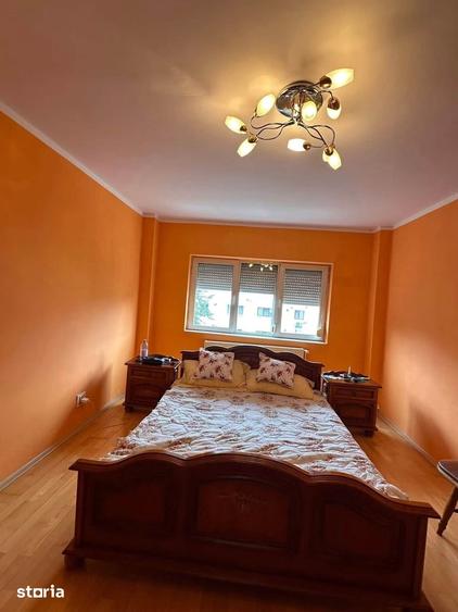 De vanzare apartament 3 camere ?i balcon,70mp, etaj 2, Bd Roman Musat - 2