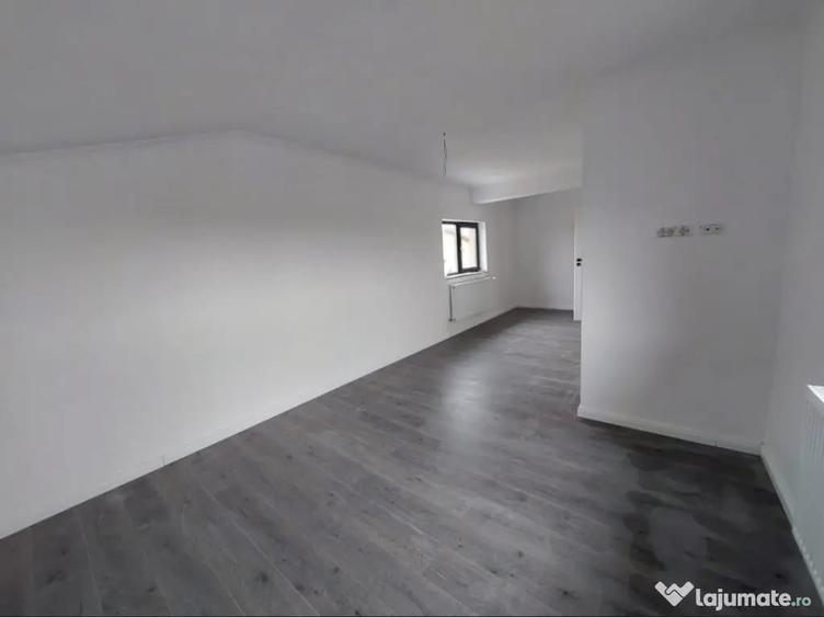 Casă cu 5 camere cu Teren 430 Mp în Central