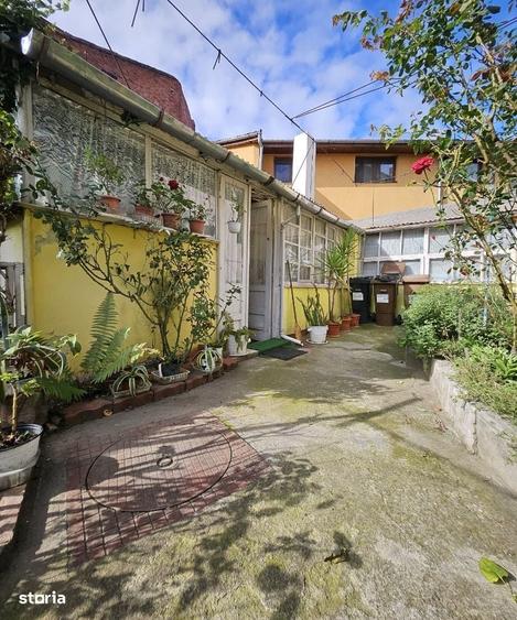 Apartament cu 4 camere semidecomandat în Central