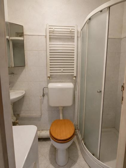 Apartament cu 4 camere semidecomandat în Central