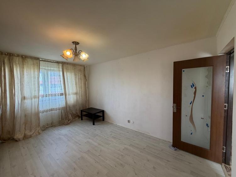 Apartament cu 2 camere semidecomandat în Colentina