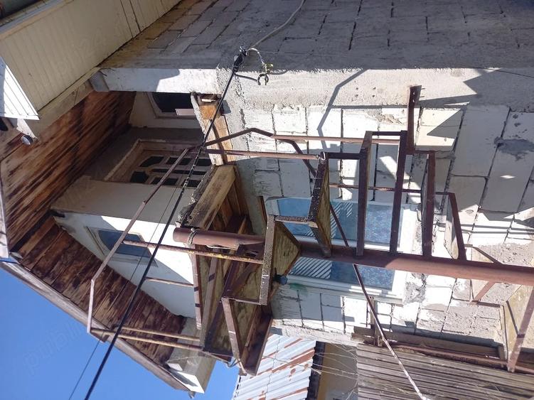 Casă cu 2 camere cu Teren 1500 Mp în Central