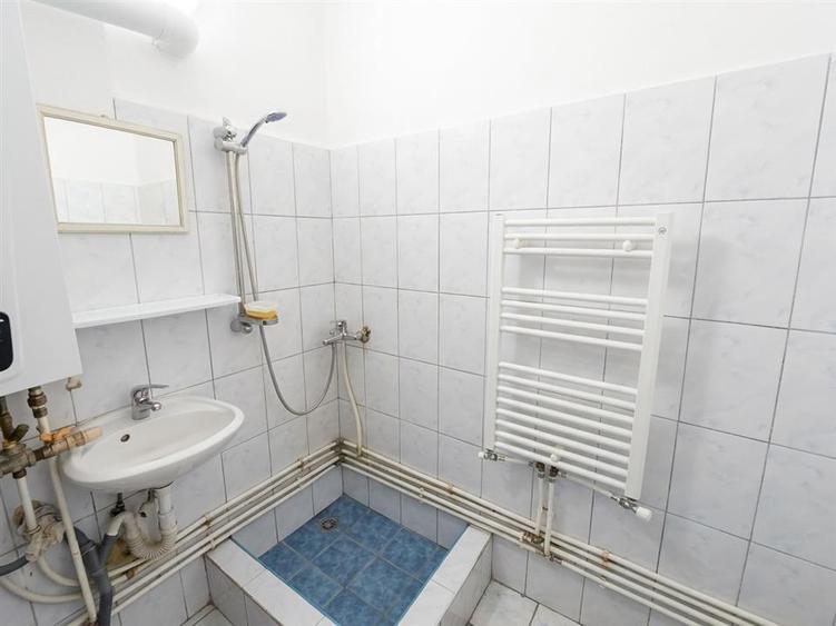 Apartament cu 3 camere decomandat în Calea Clujului