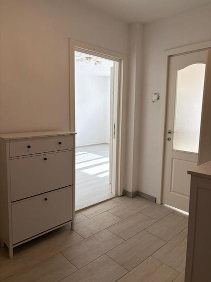 Apartament cu 3 camere semidecomandat, mobilat în Iancului