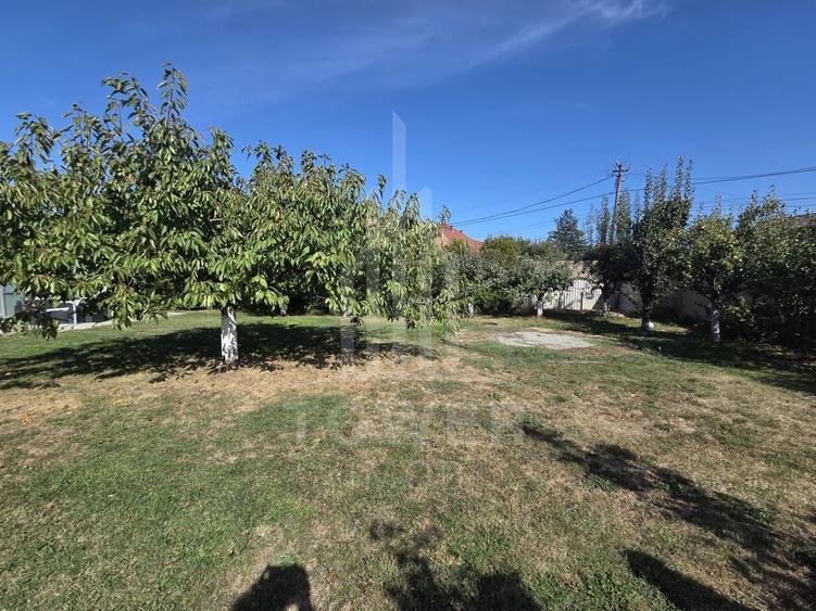 Casă individuală cu 10 camere cu Canalizare în Calea Poplăcii