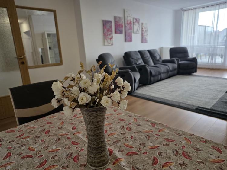 Apartament cu 4 camere semidecomandat în Central