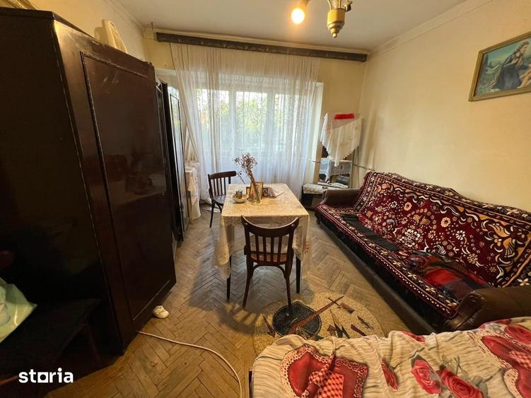 Apartament cu 3 camere decomandat în Socola