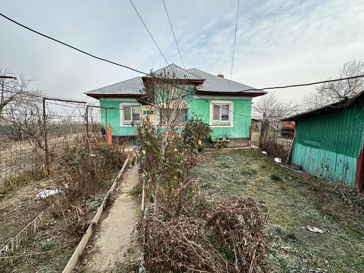 Casă cu 2 camere cu Teren 20000 Mp în Gruiu (Căteasca)