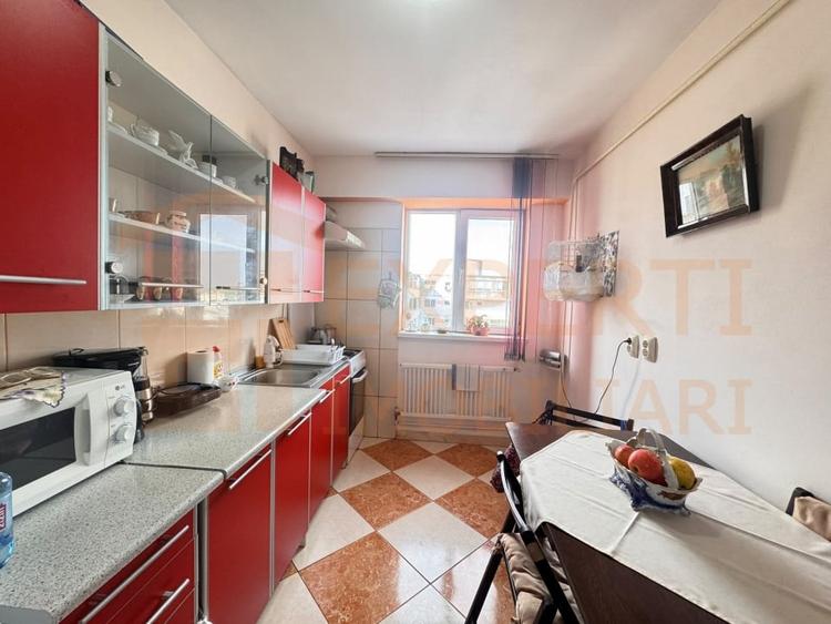 Apartament cu 3 camere decomandat, mobilat în Tomis Nord
