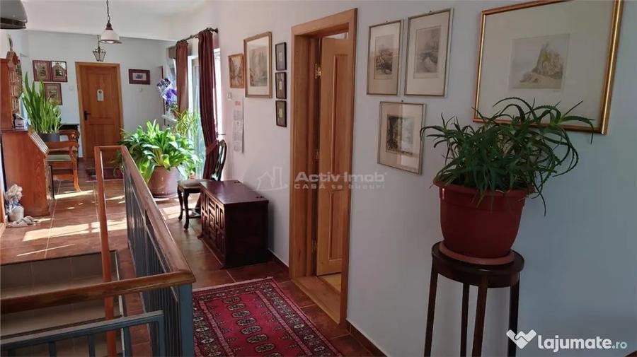 Casă cu 5 camere cu Teren 7241 Mp în Central
