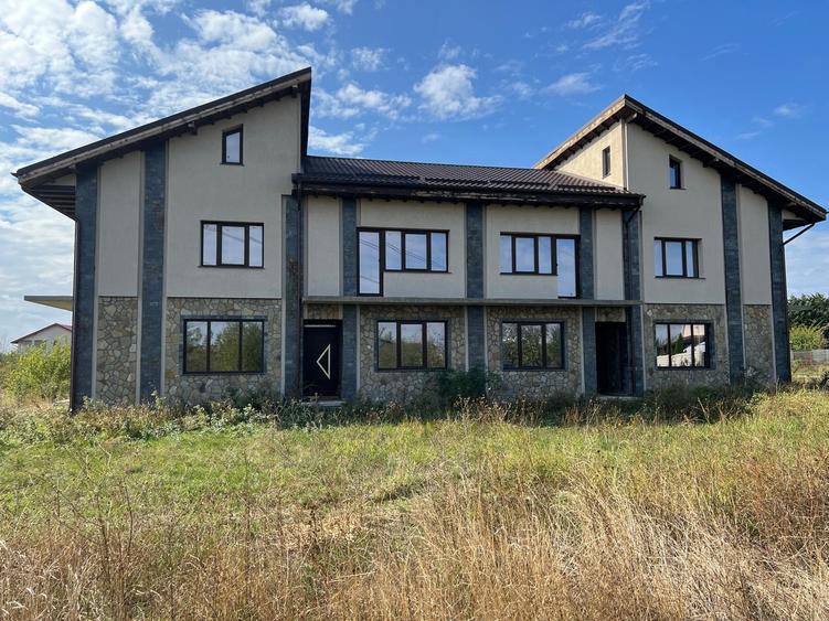 Duplex cu 10 camere cu Teren 2166 Mp în Clinceni
