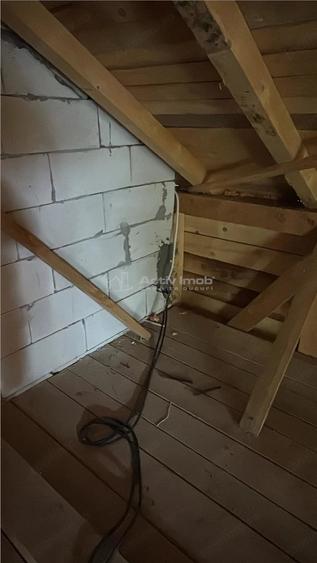 Casă cu Teren 878 Mp în Văliug
