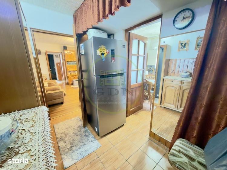 Apartament cu 2 camere semidecomandat în Craiovița Nouă