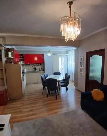 Apartament cu 4 camere semidecomandat, mobilat în Gheorgheni