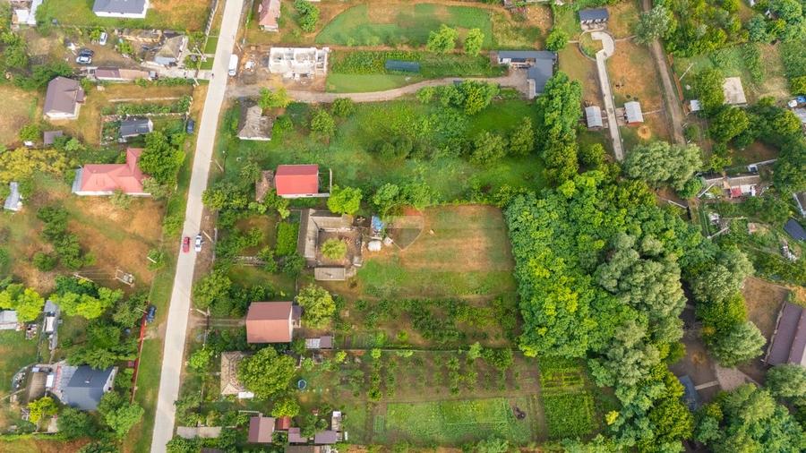 Casă individuală cu 5 camere cu Teren 4300 Mp în Sculeni