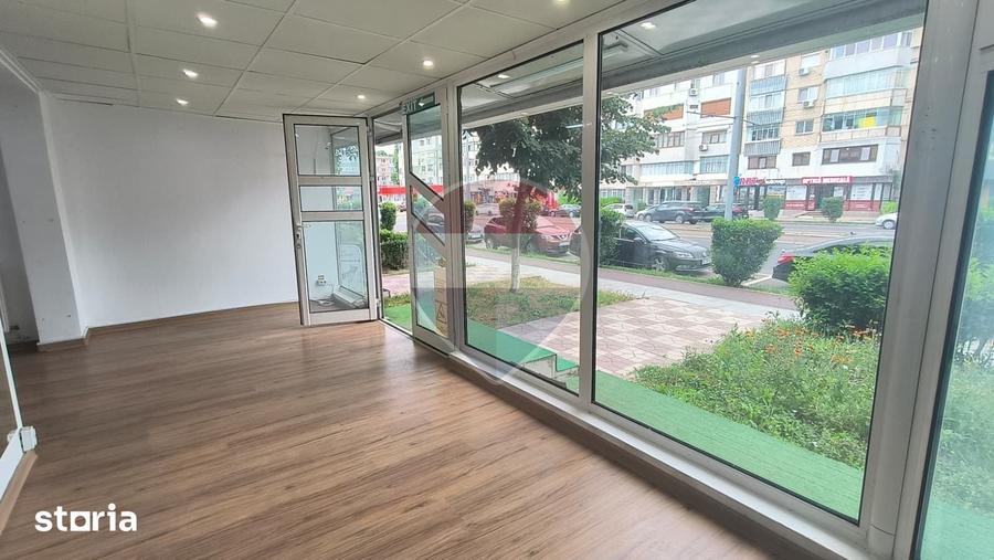 Spațiu comercial, de 60 mp, în Micro 14