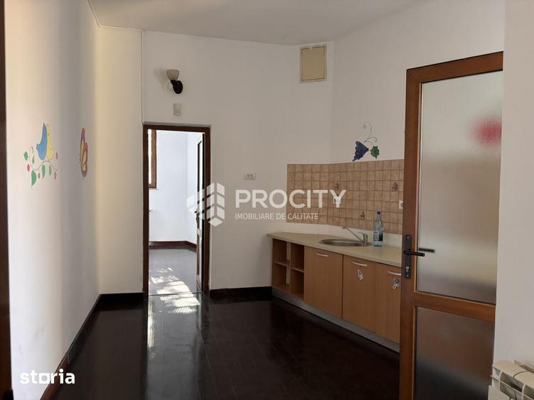 Spațiu comercial, de 320 mp, în Central