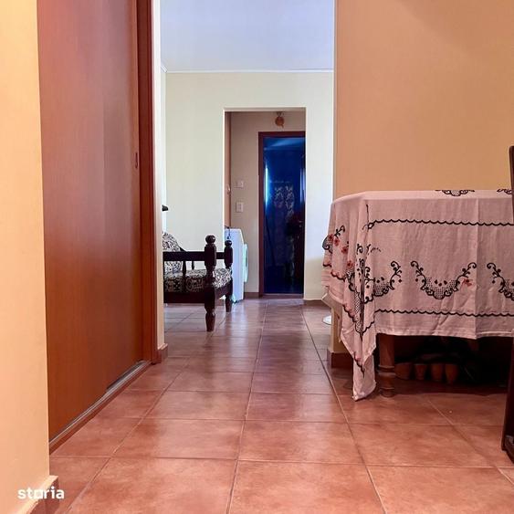 Apartament cu 3 camere decomandat în Micro 12