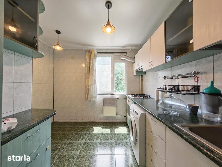 Apartament cu 3 camere semidecomandat în Drumul Taberei