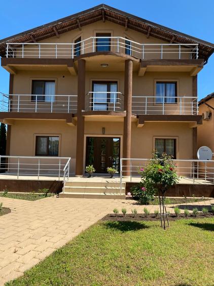 Casă cu 6 camere cu Canalizare în Păuleștii Noi