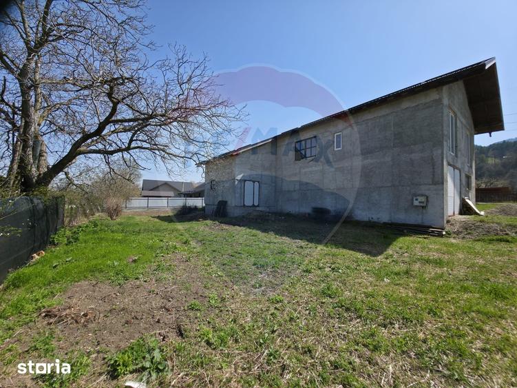 Casă cu 6 camere cu Teren 1680 Mp în Alexandru cel Bun