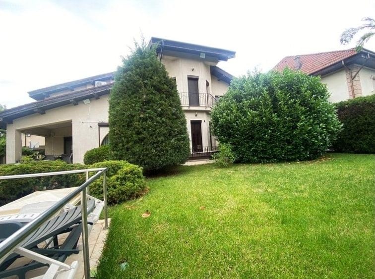 Casă cu 6 camere cu Garaj în Iancu Nicolae
