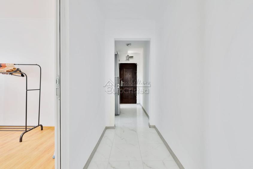 Apartament cu 3 camere semidecomandat, mobilat în Central