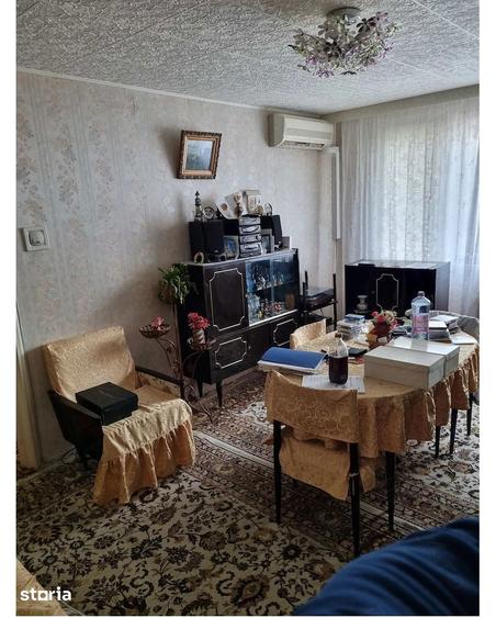 Apartament cu 4 camere decomandat în Berceni