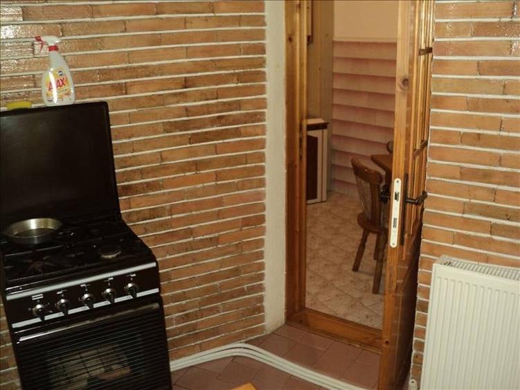 De inchiriat apartament cu doua camere in zona spitalul judetean Vrancea. - 8