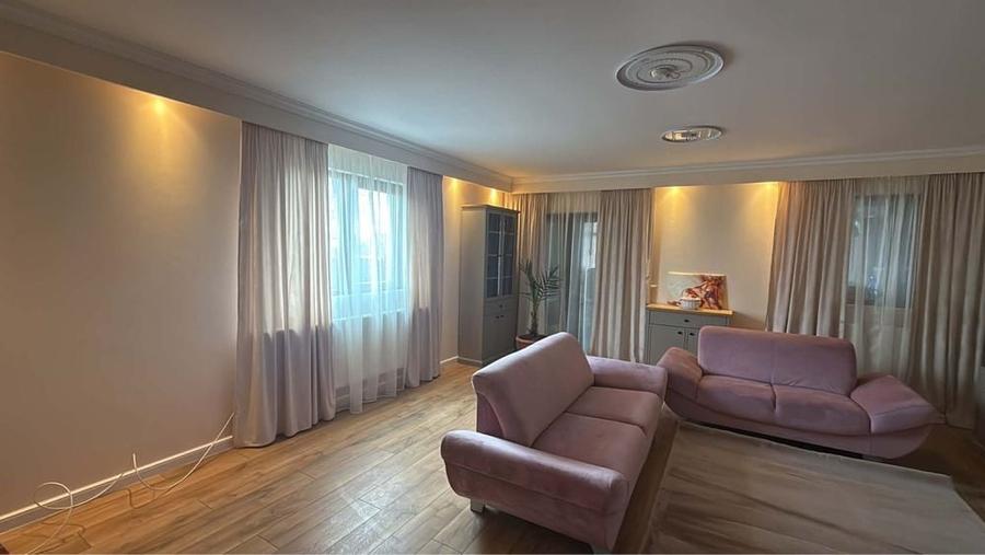 Casă cu 4 camere în Câmpineanca