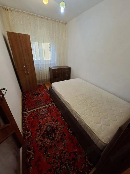 Apartament cu 3 camere semidecomandat în Spitalul Județean