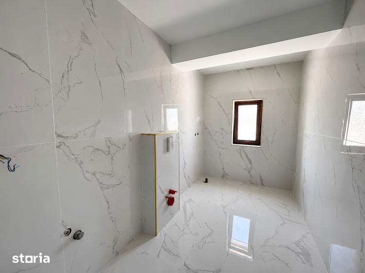 Casă cu 5 camere cu Teren 213 Mp în Lumina