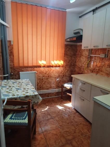 Apartament cu 2 camere decomandat în CET