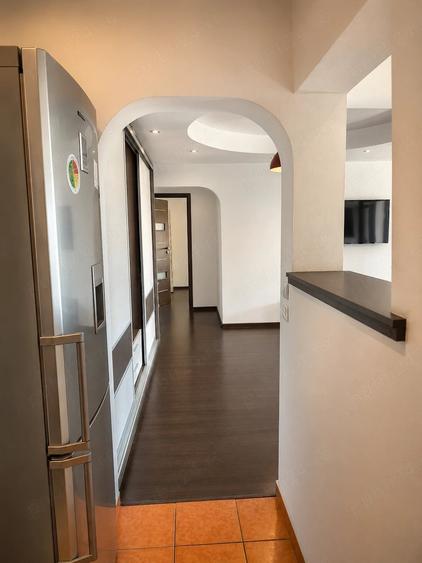 Apartament cu 3 camere semidecomandat, mobilat în Basarab