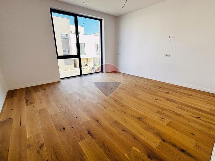 Casă individuală cu 4 camere cu Teren 158 Mp în Central