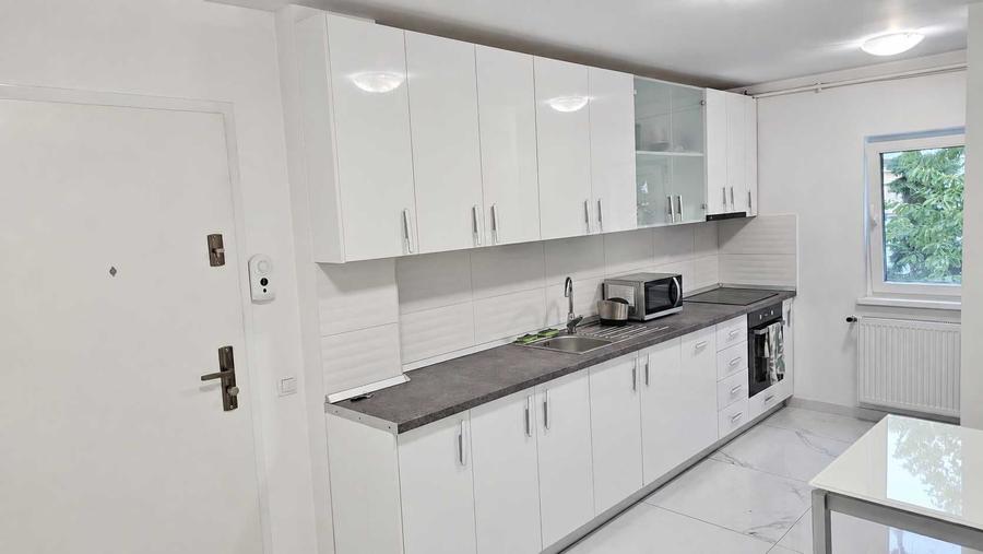 Apartament cu 4 camere decomandat în Zorilor