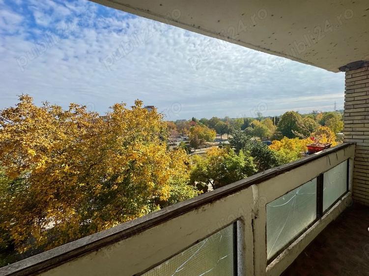 Apartament cu 3 camere decomandat în Polivalentă