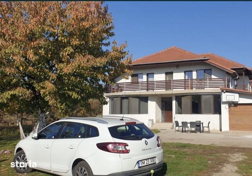 Casă cu 4 camere cu Teren 255 Mp în Sânmihaiu Român