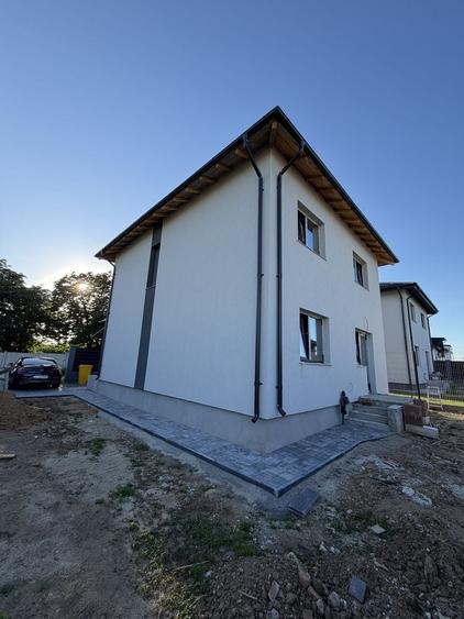 Casă cu 4 camere în Popoveni