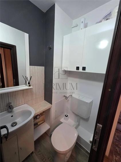 Apartament cu 3 camere decomandat în Girocului