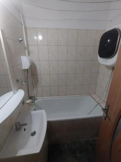 Garsonieră decomandată în Baza 3