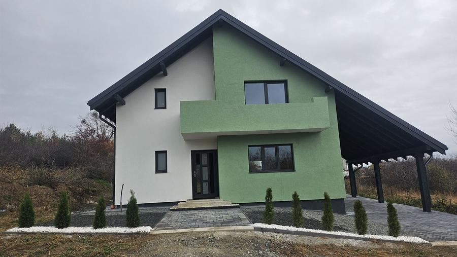 Casă cu 4 camere în Șelimbăr