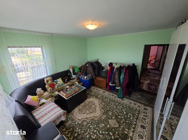 Casă cu 10 camere cu Teren 356 Mp în Bradu