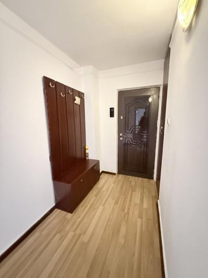 Apartament cu 2 camere semidecomandat, mobilat în Faleza Nord