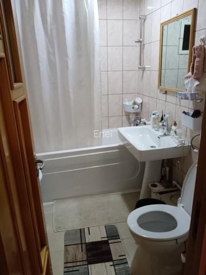 Inchiriez apartament