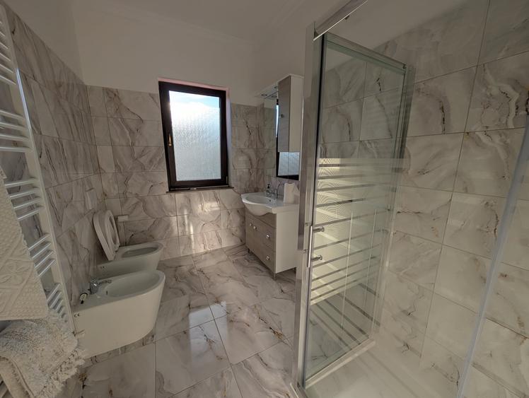 Casă individuală cu 3 camere cu Canalizare în Șerbănești