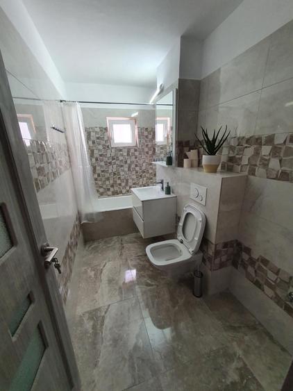 Apartament cu 3 camere semidecomandat în Micălaca
